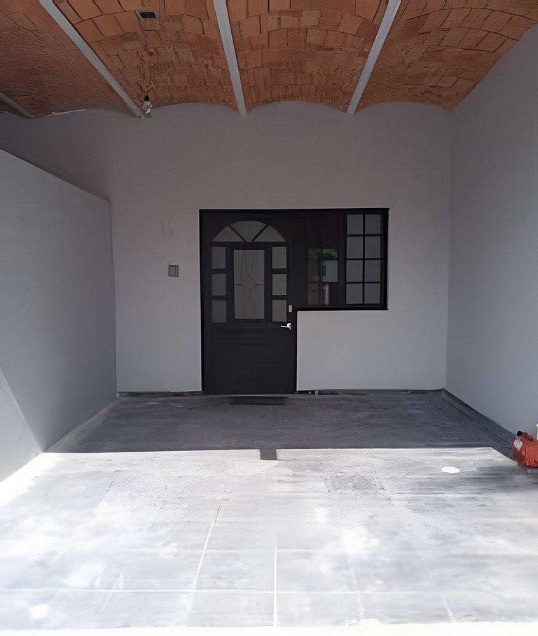 C12 · Casa 2 niveles, alberca y vista al manglar