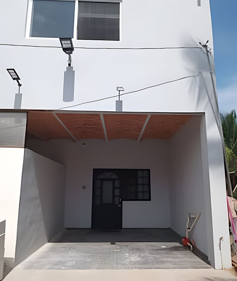 C12 · Casa 2 niveles, alberca y vista al manglar