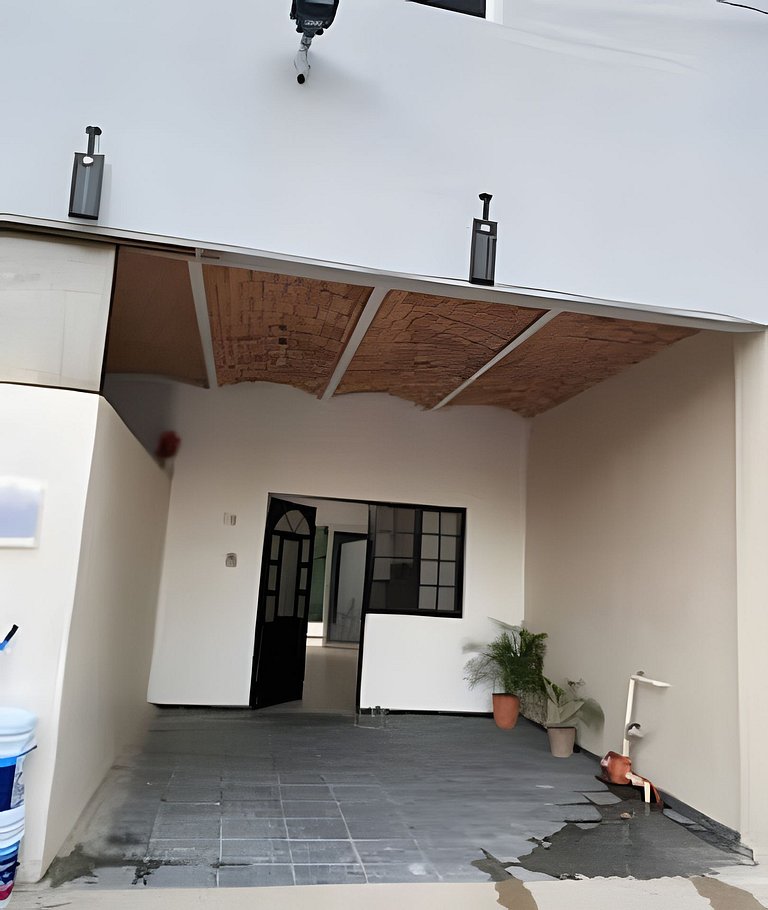 C12 · Casa 2 niveles, alberca y vista al manglar