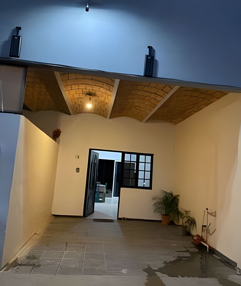 C12 · Casa 2 niveles, alberca y vista al manglar