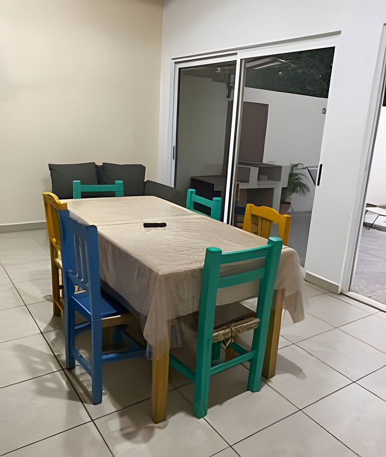 C12 · Casa 2 niveles, alberca y vista al manglar