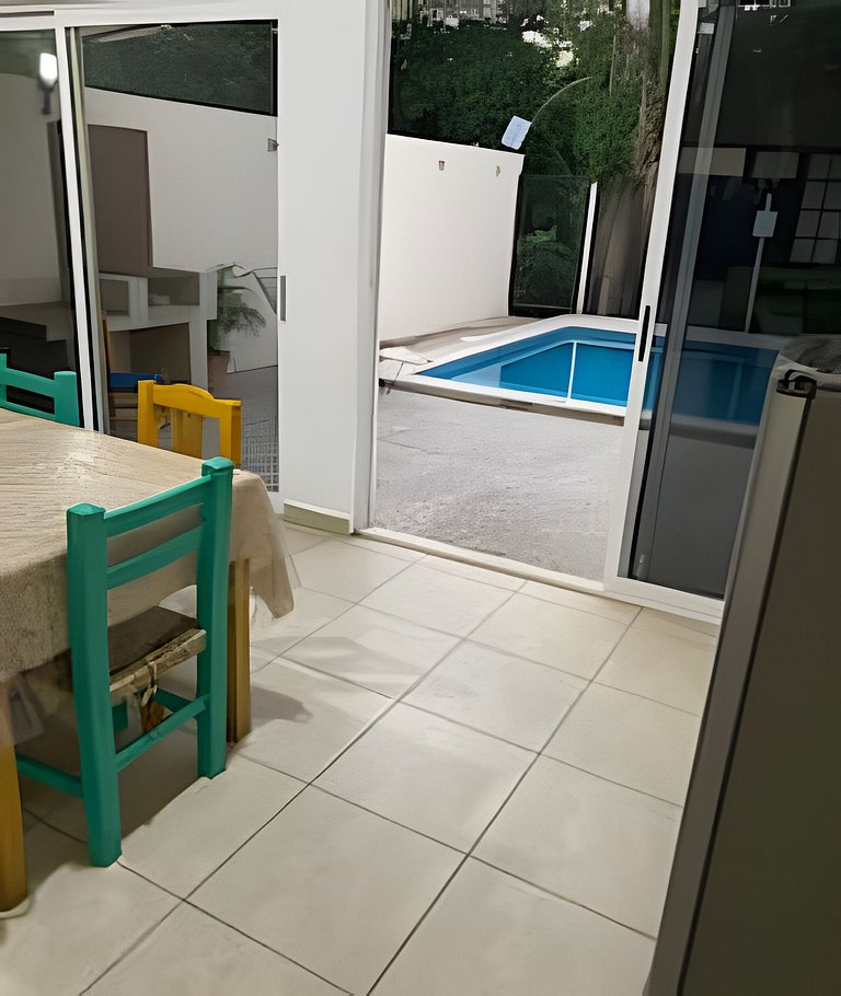 C12 · Casa 2 niveles, alberca y vista al manglar