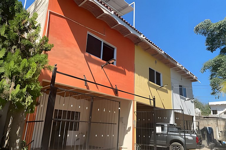 C11 · Casa 2 niveles, alberca y vista al manglar