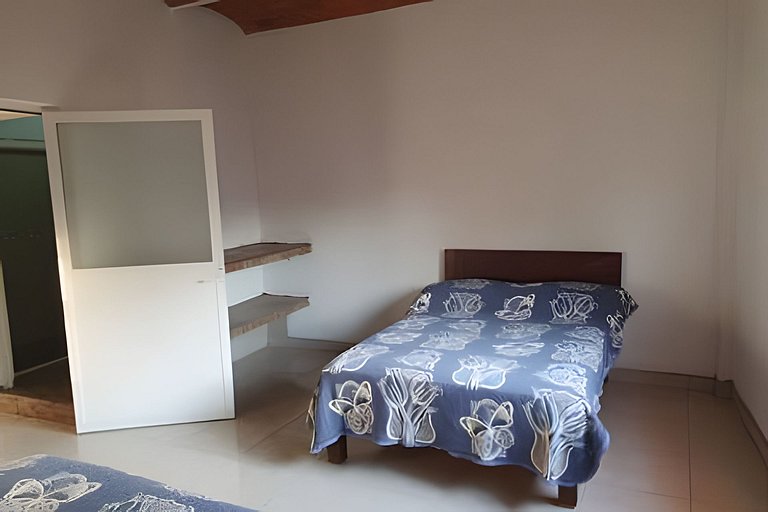 C910 Casa colmena  3 minutos playa alberca 2 rec.