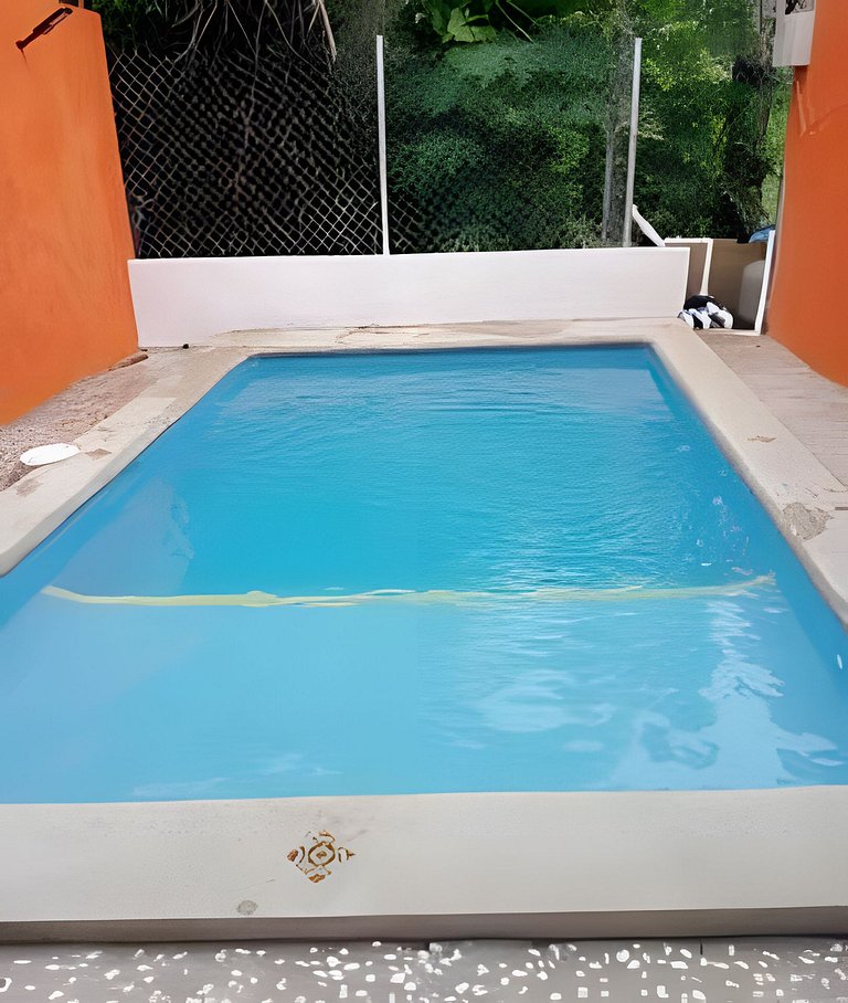 C910 Casa colmena  3 minutos playa alberca 2 rec.